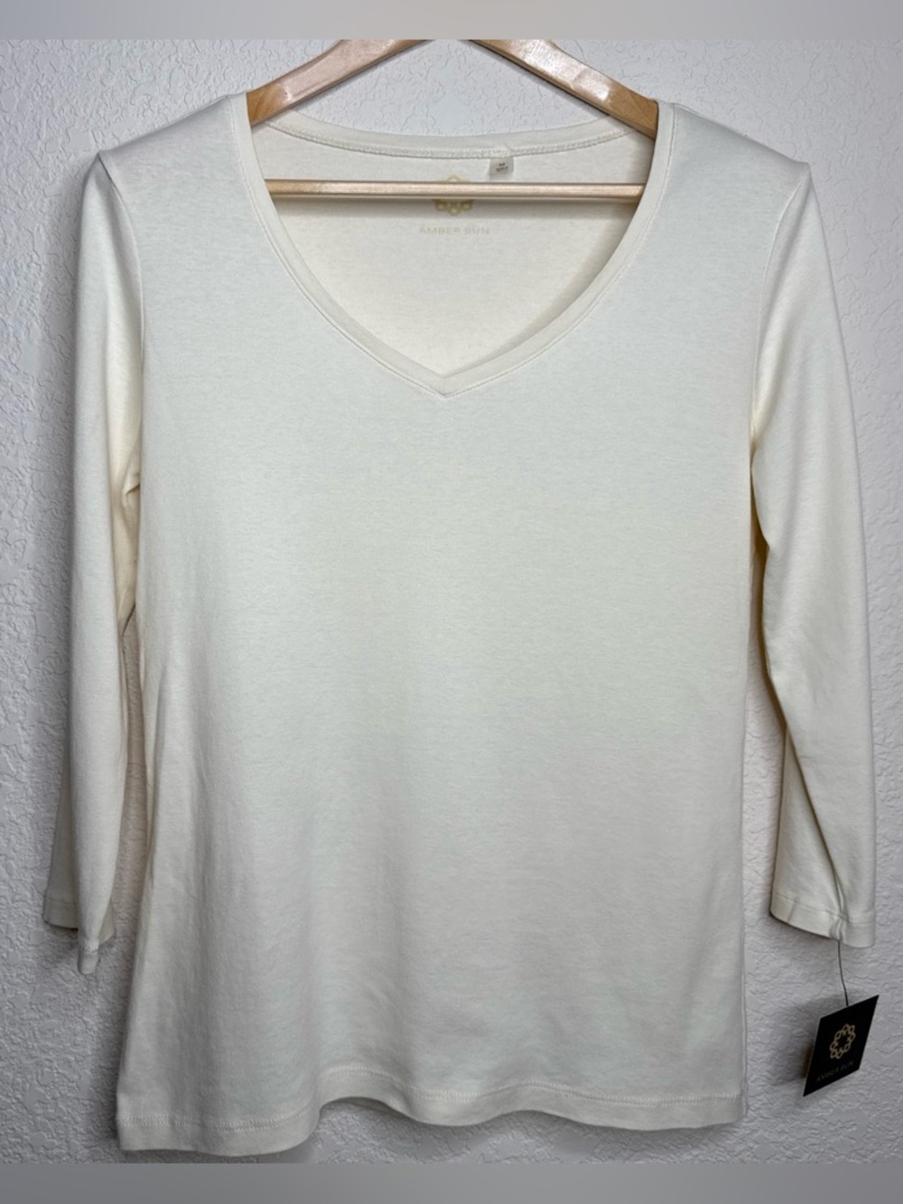 Amber Sun Cream V-Neck 3/4 Sleeve Top Size M, NWT Nordstrom